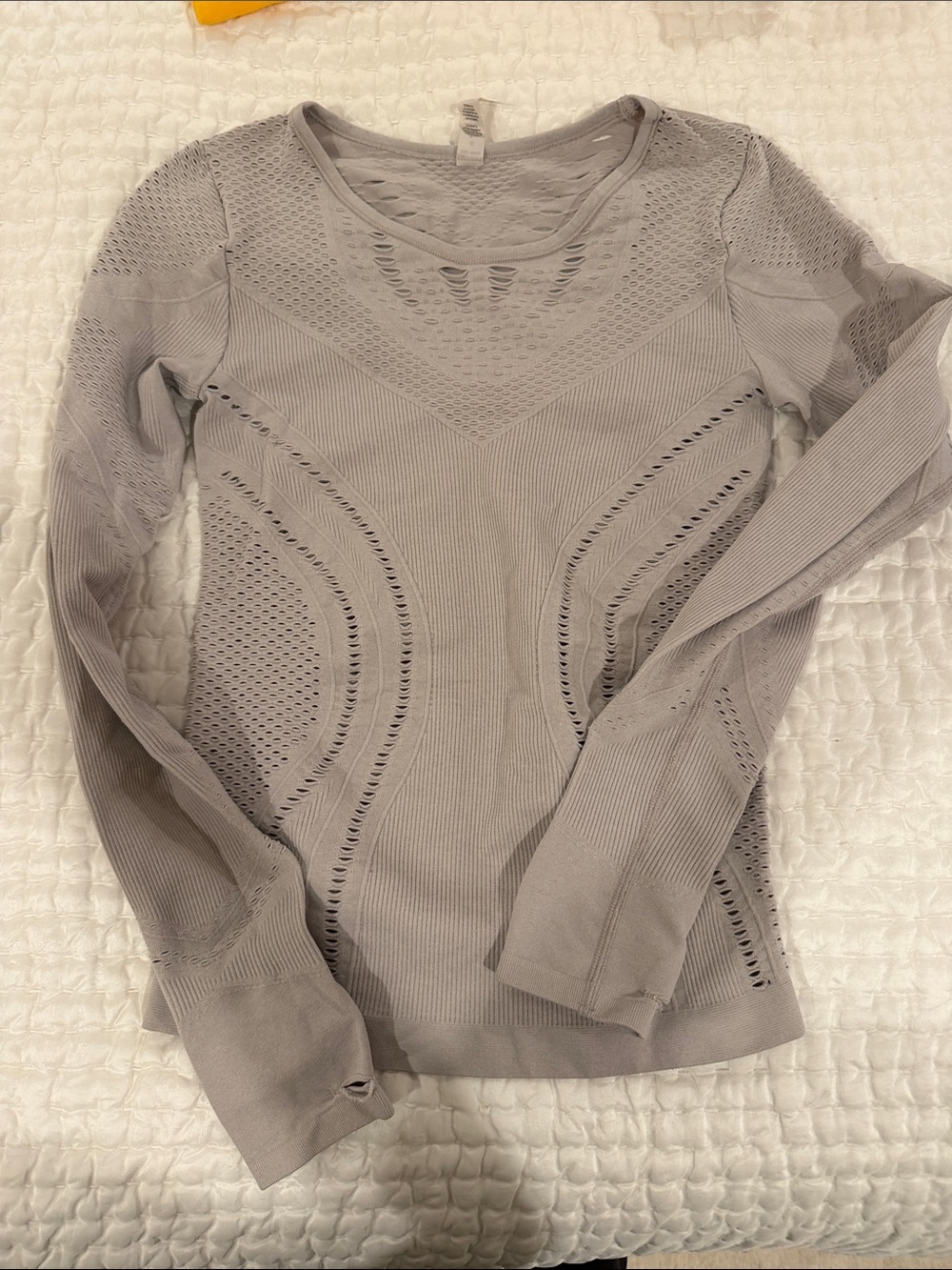 ALO Yoga Long-Sleeve cutout Top - Light Gray